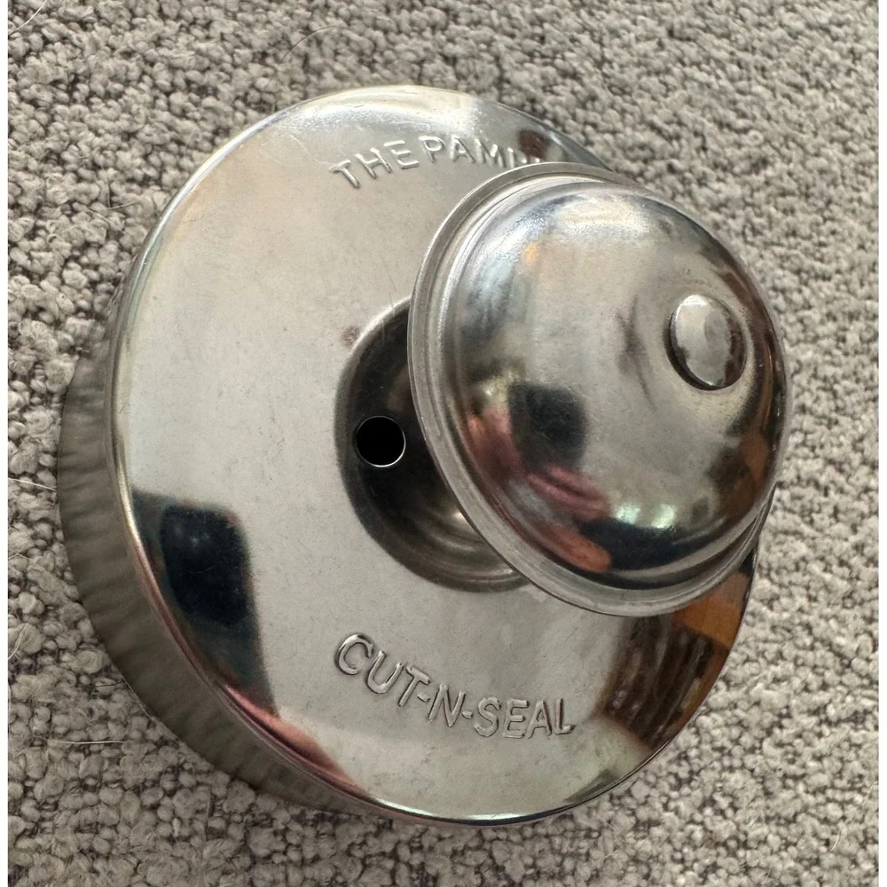 Pampered Chef Cut-N-Seal 3.5 Inch Sandwich Maker Stainless Steel Crust Cutter